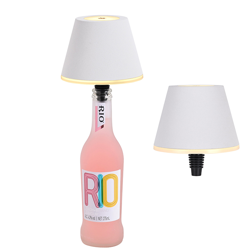 Lampada da scrivania a LED Cone con presa